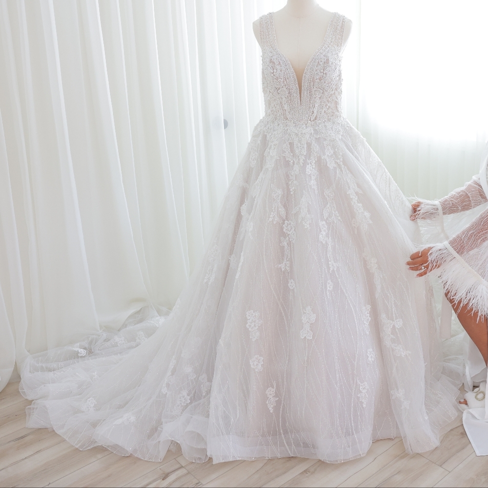Bride  2022 dress - Picture 6 of 6